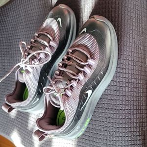 Nike Air max sneakers size 6.5 in black and neon green